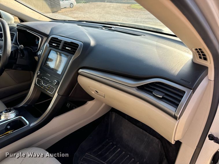 image for item EN5229 2019 Ford Fusion SE 