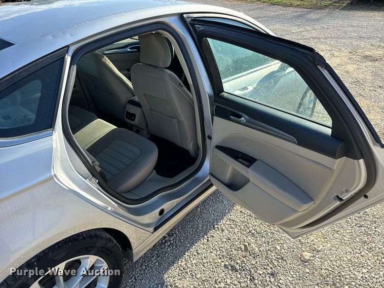 image for item EN5229 2019 Ford Fusion SE 