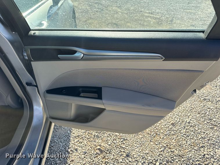 image for item EN5229 2019 Ford Fusion SE 