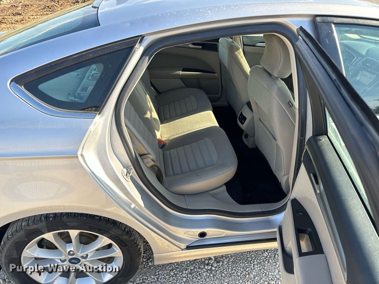 image for item EN5229 2019 Ford Fusion SE 