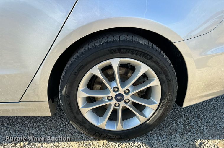 image for item EN5229 2019 Ford Fusion SE 