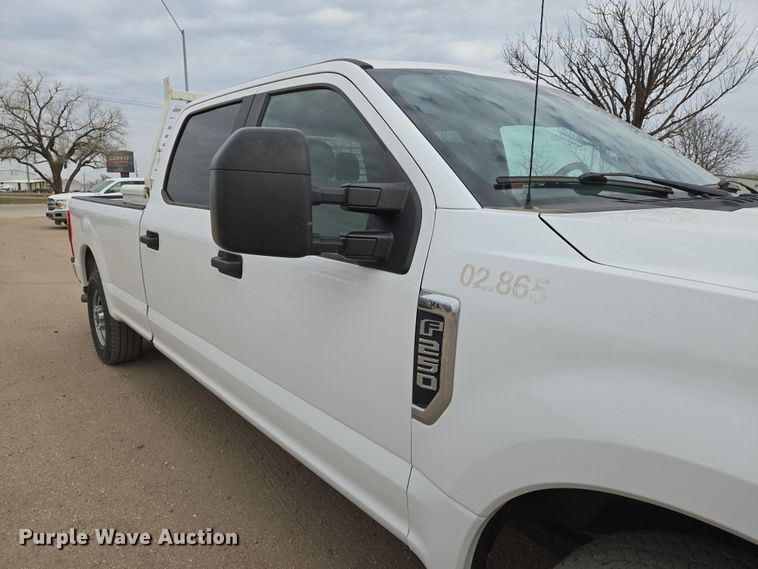 image for item EN8801 2021 Ford F250 Super Duty XL Crew Cab pickup truck