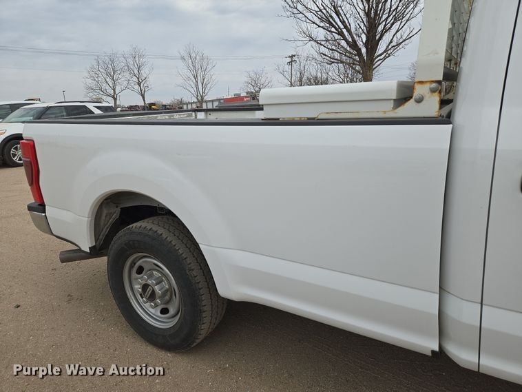 image for item EN8801 2021 Ford F250 Super Duty XL Crew Cab pickup truck