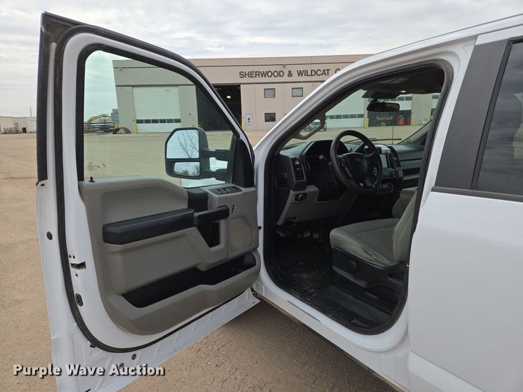 image for item EN8801 2021 Ford F250 Super Duty XL Crew Cab pickup truck