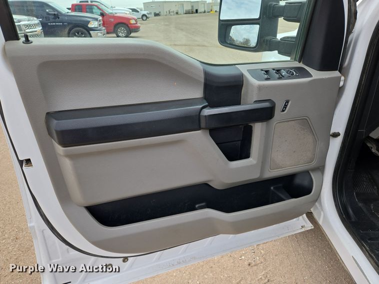 image for item EN8801 2021 Ford F250 Super Duty XL Crew Cab pickup truck