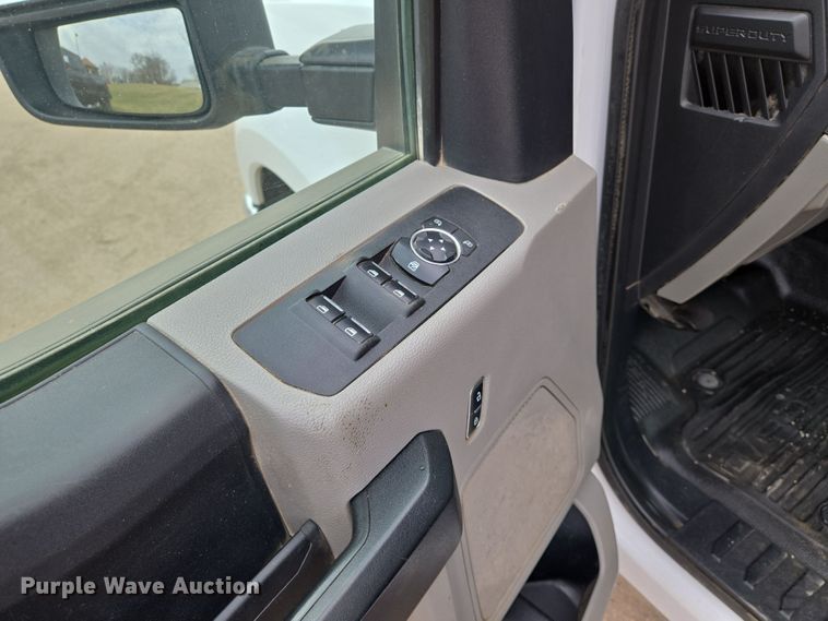 image for item EN8801 2021 Ford F250 Super Duty XL Crew Cab pickup truck