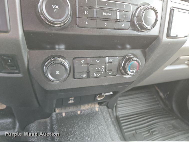 image for item EN8801 2021 Ford F250 Super Duty XL Crew Cab pickup truck