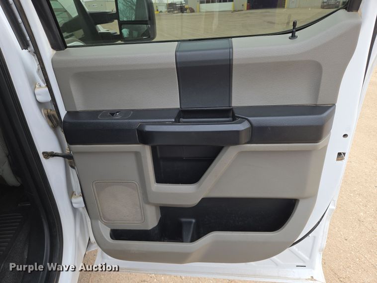 image for item EN8801 2021 Ford F250 Super Duty XL Crew Cab pickup truck