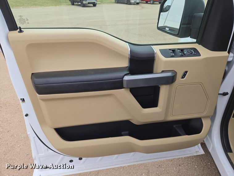 image for item EN8802 2019 Ford F150 XLT SuperCrew pickup truck