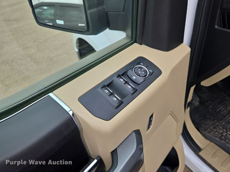 image for item EN8802 2019 Ford F150 XLT SuperCrew pickup truck