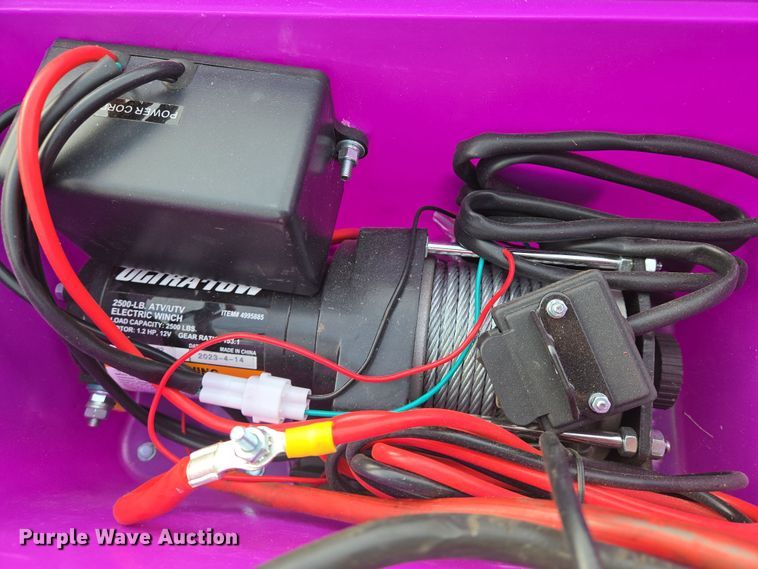 image for item EN8821 2005 H&H  equipment trailer