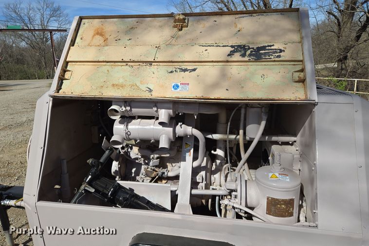 image for item EN8834 Ingersoll Rand 100 air compressor