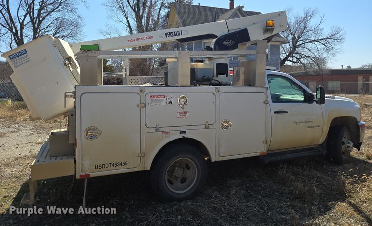 image for item EO0613 2013 Chevrolet Silverado 3500HD bucket truck