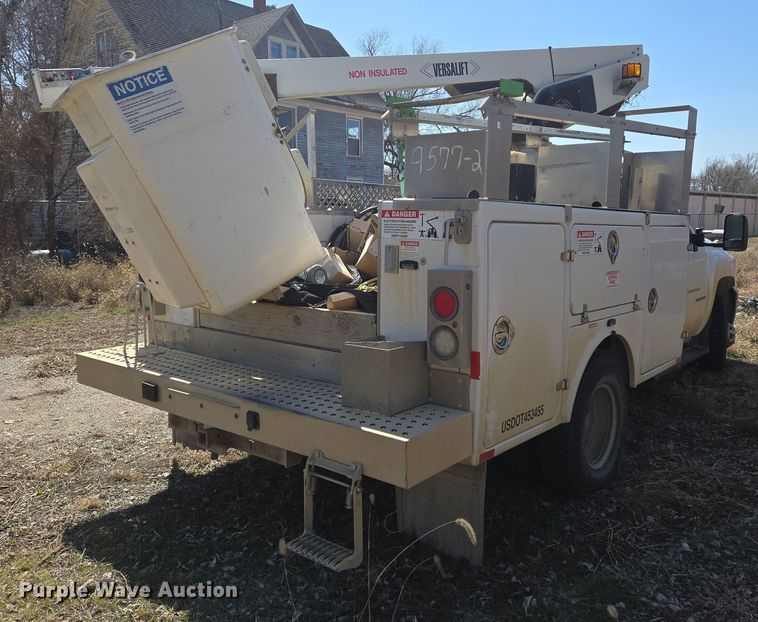 image for item EO0613 2013 Chevrolet Silverado 3500HD bucket truck