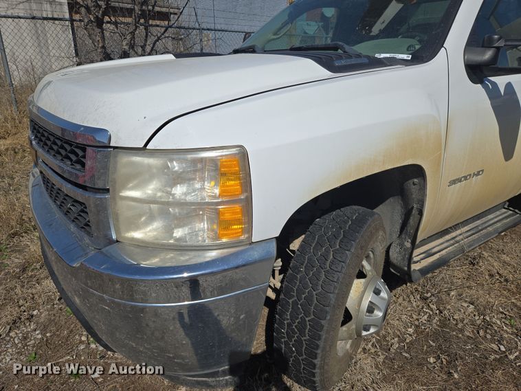image for item EO0613 2013 Chevrolet Silverado 3500HD bucket truck