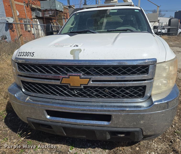 image for item EO0613 2013 Chevrolet Silverado 3500HD bucket truck