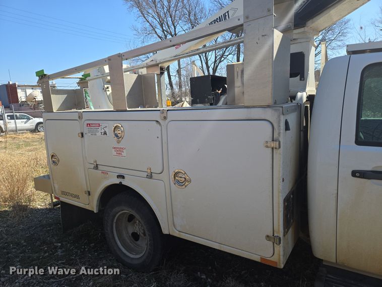 image for item EO0613 2013 Chevrolet Silverado 3500HD bucket truck