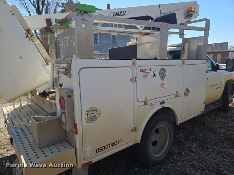 image for item EO0613 2013 Chevrolet Silverado 3500HD bucket truck