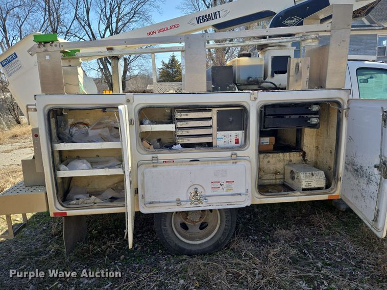 image for item EO0613 2013 Chevrolet Silverado 3500HD bucket truck