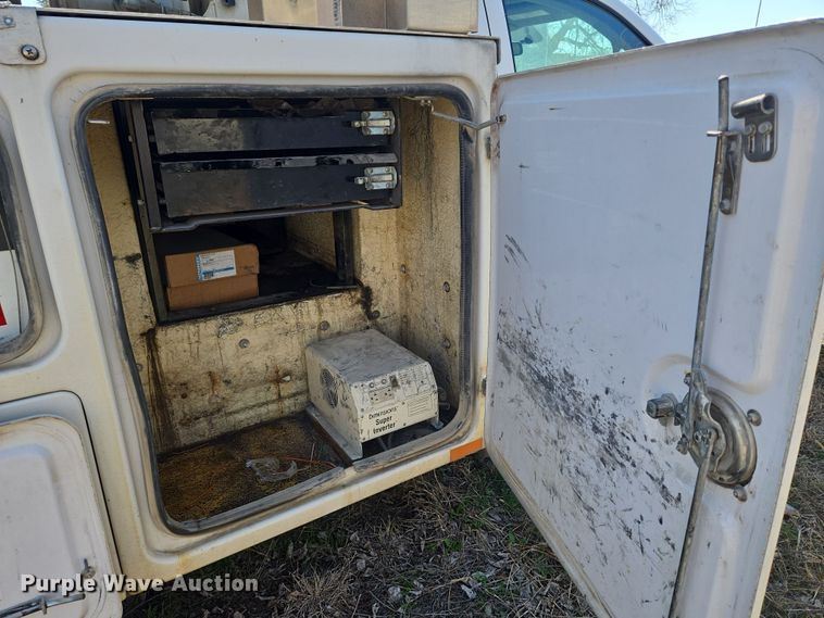 image for item EO0613 2013 Chevrolet Silverado 3500HD bucket truck