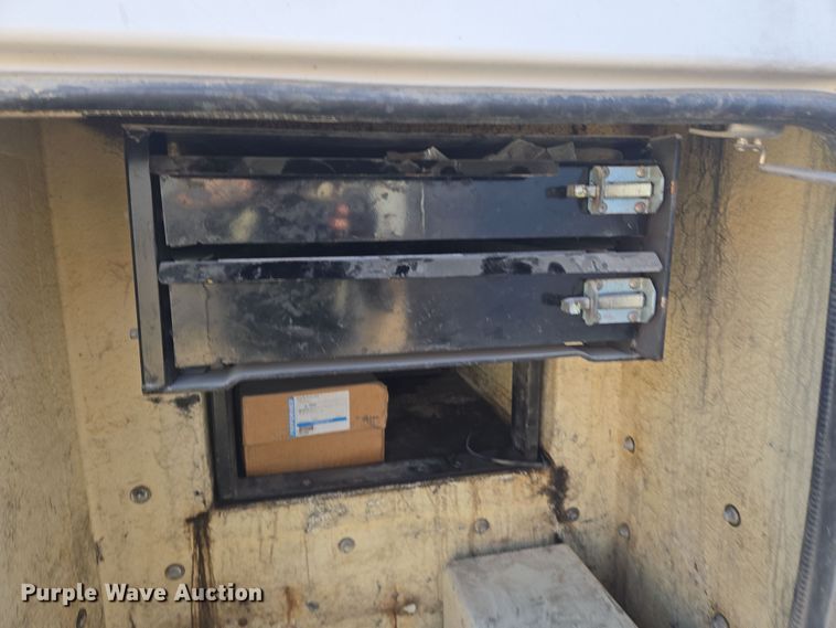 image for item EO0613 2013 Chevrolet Silverado 3500HD bucket truck