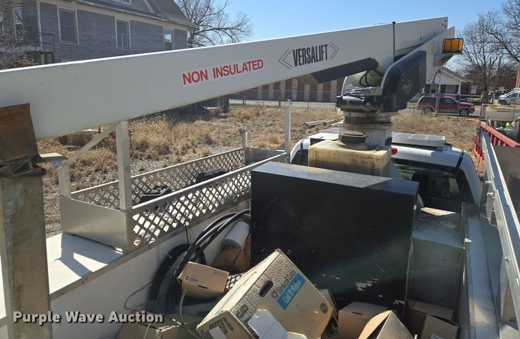 image for item EO0613 2013 Chevrolet Silverado 3500HD bucket truck