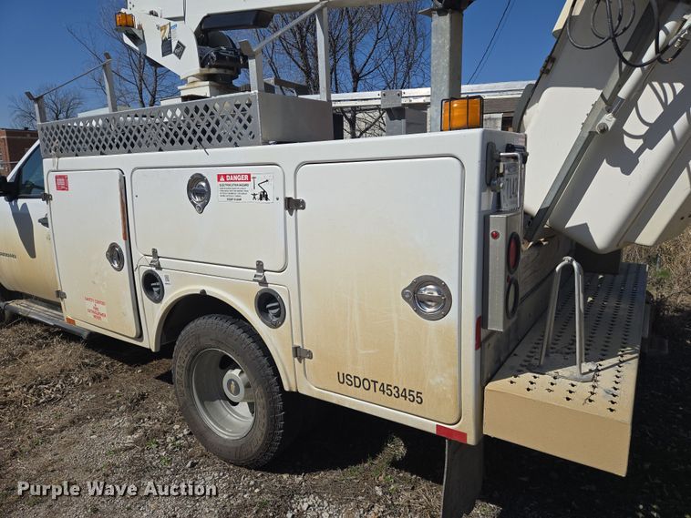 image for item EO0613 2013 Chevrolet Silverado 3500HD bucket truck