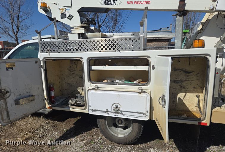 image for item EO0613 2013 Chevrolet Silverado 3500HD bucket truck