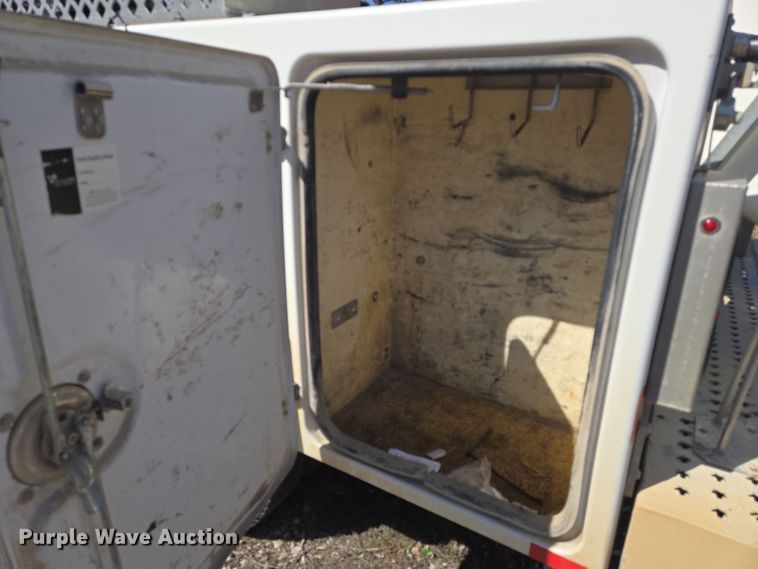 image for item EO0613 2013 Chevrolet Silverado 3500HD bucket truck