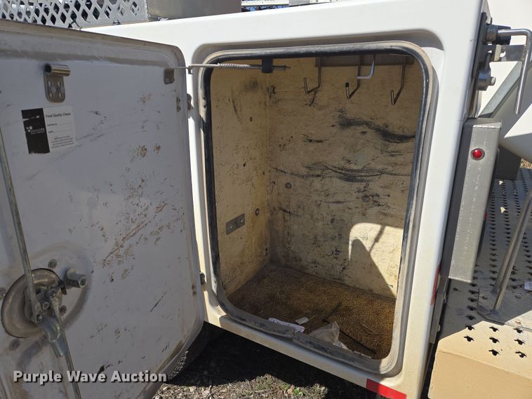 image for item EO0613 2013 Chevrolet Silverado 3500HD bucket truck