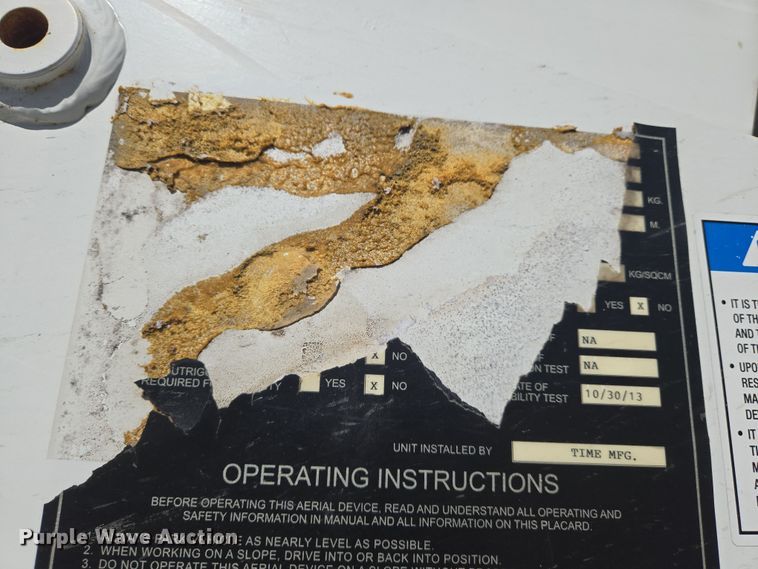 image for item EO0613 2013 Chevrolet Silverado 3500HD bucket truck