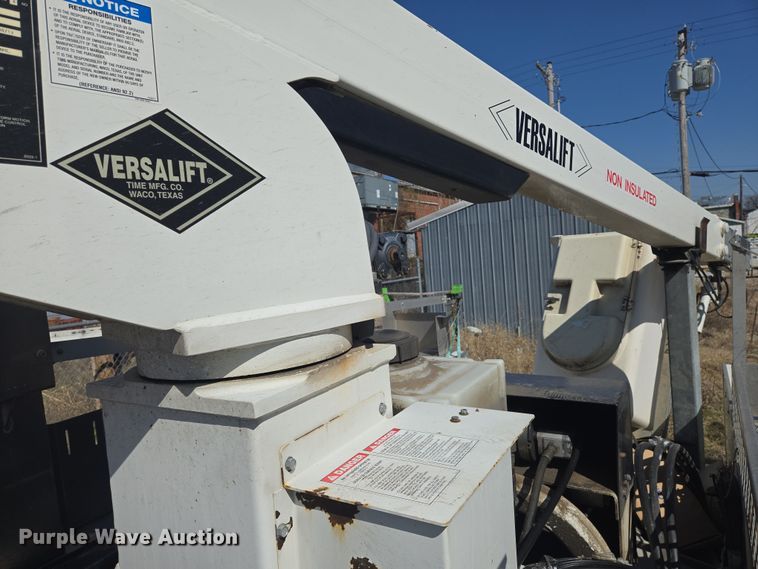 image for item EO0613 2013 Chevrolet Silverado 3500HD bucket truck