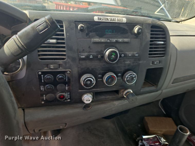 image for item EO0613 2013 Chevrolet Silverado 3500HD bucket truck