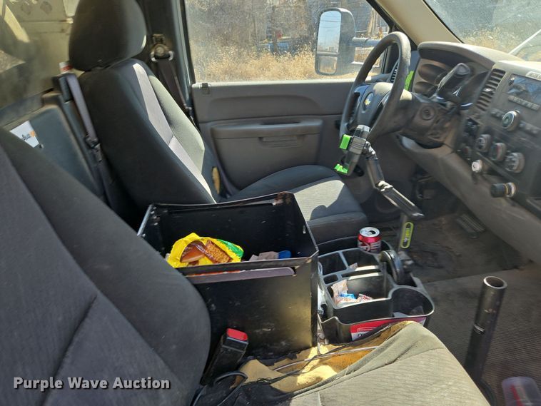 image for item EO0613 2013 Chevrolet Silverado 3500HD bucket truck