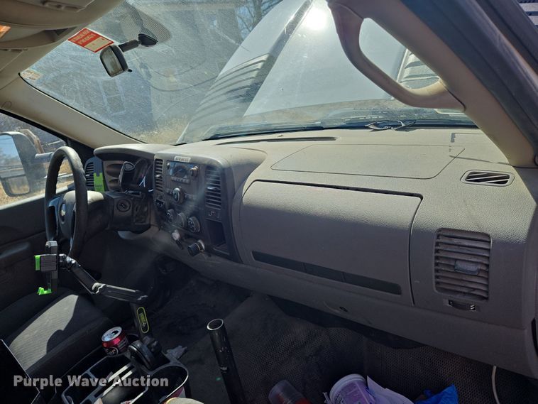 image for item EO0613 2013 Chevrolet Silverado 3500HD bucket truck