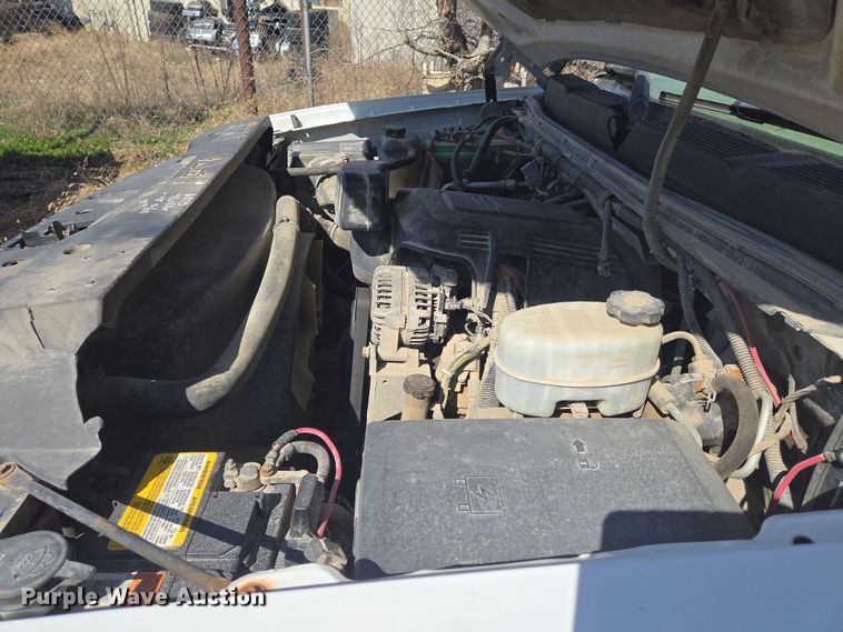 image for item EO0613 2013 Chevrolet Silverado 3500HD bucket truck