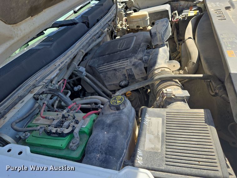 image for item EO0613 2013 Chevrolet Silverado 3500HD bucket truck