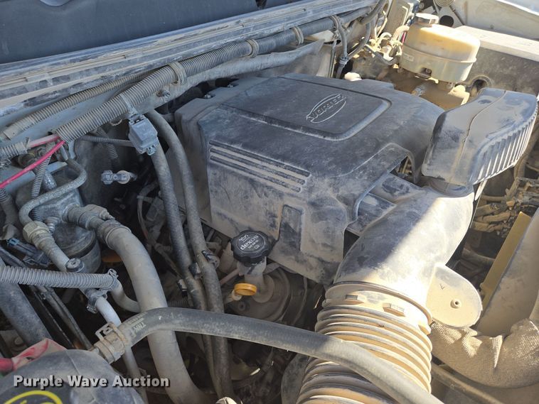 image for item EO0613 2013 Chevrolet Silverado 3500HD bucket truck