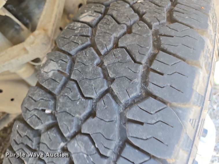 image for item EO0613 2013 Chevrolet Silverado 3500HD bucket truck