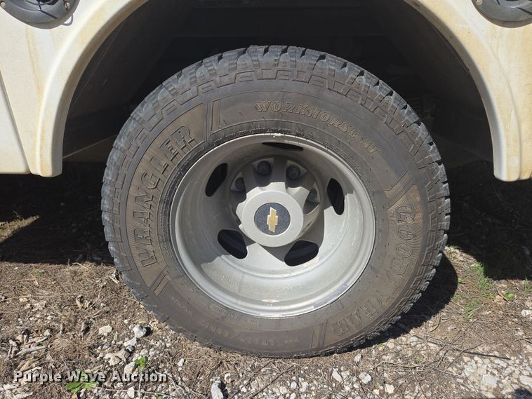 image for item EO0613 2013 Chevrolet Silverado 3500HD bucket truck