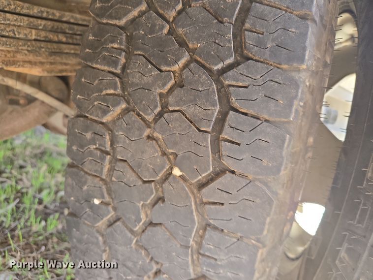 image for item EO0613 2013 Chevrolet Silverado 3500HD bucket truck