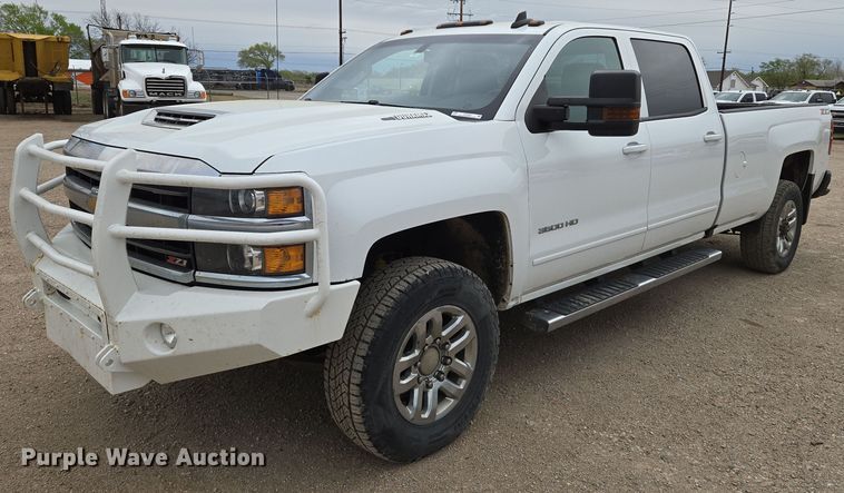 image for item EO0640 2019 Chevrolet Silverado 3500HD Crew Cab pickup truck