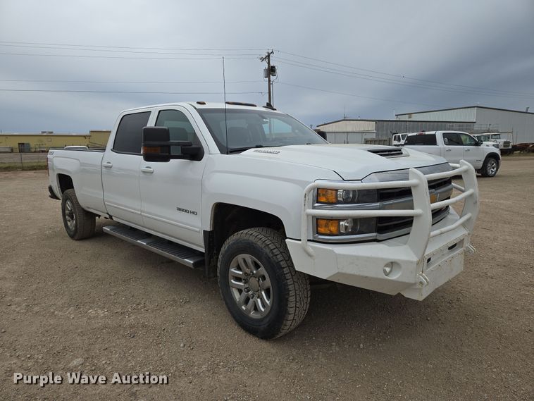 image for item EO0640 2019 Chevrolet Silverado 3500HD Crew Cab pickup truck