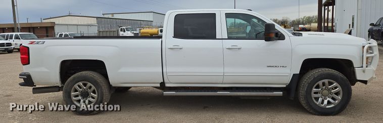 image for item EO0640 2019 Chevrolet Silverado 3500HD Crew Cab pickup truck