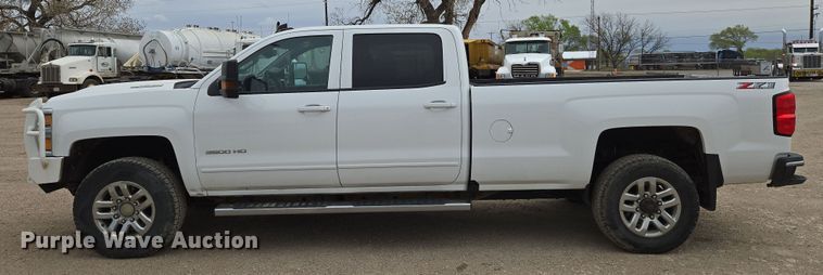image for item EO0640 2019 Chevrolet Silverado 3500HD Crew Cab pickup truck