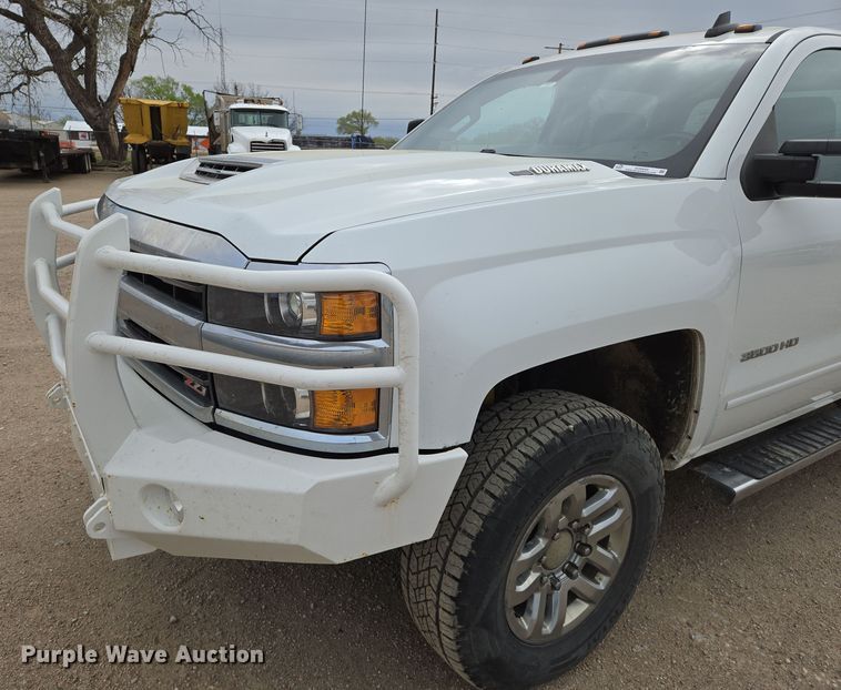 image for item EO0640 2019 Chevrolet Silverado 3500HD Crew Cab pickup truck