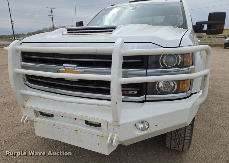 image for item EO0640 2019 Chevrolet Silverado 3500HD Crew Cab pickup truck