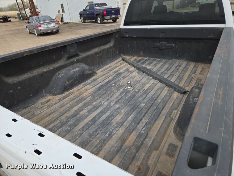 image for item EO0640 2019 Chevrolet Silverado 3500HD Crew Cab pickup truck