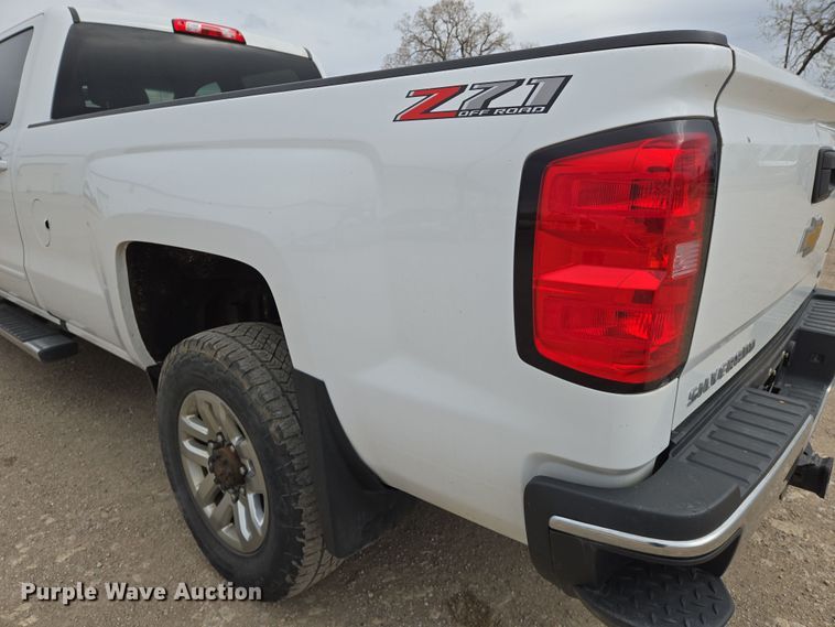 image for item EO0640 2019 Chevrolet Silverado 3500HD Crew Cab pickup truck