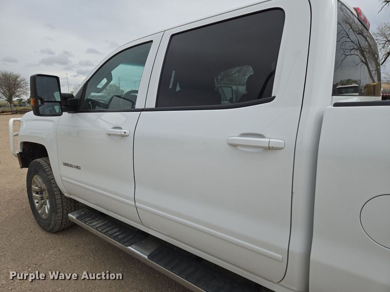 image for item EO0640 2019 Chevrolet Silverado 3500HD Crew Cab pickup truck